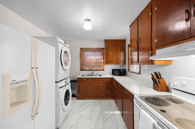 Building Photo - 47 Brentwood Dr