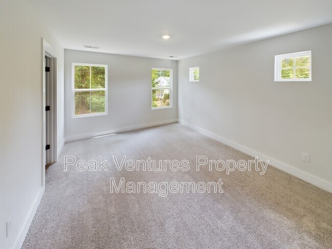 Building Photo - 113 Norbert Ln
