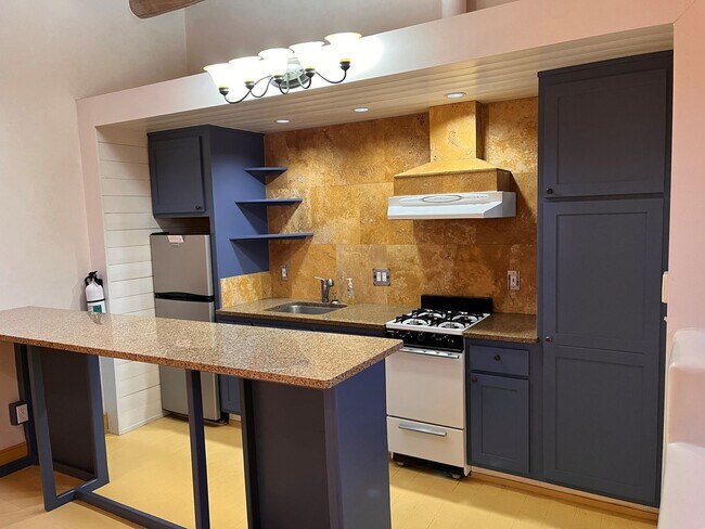 Building Photo - 573 W San Francisco St