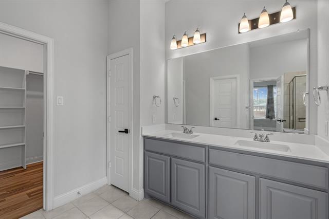 Building Photo - 1440 Lakeview Dr