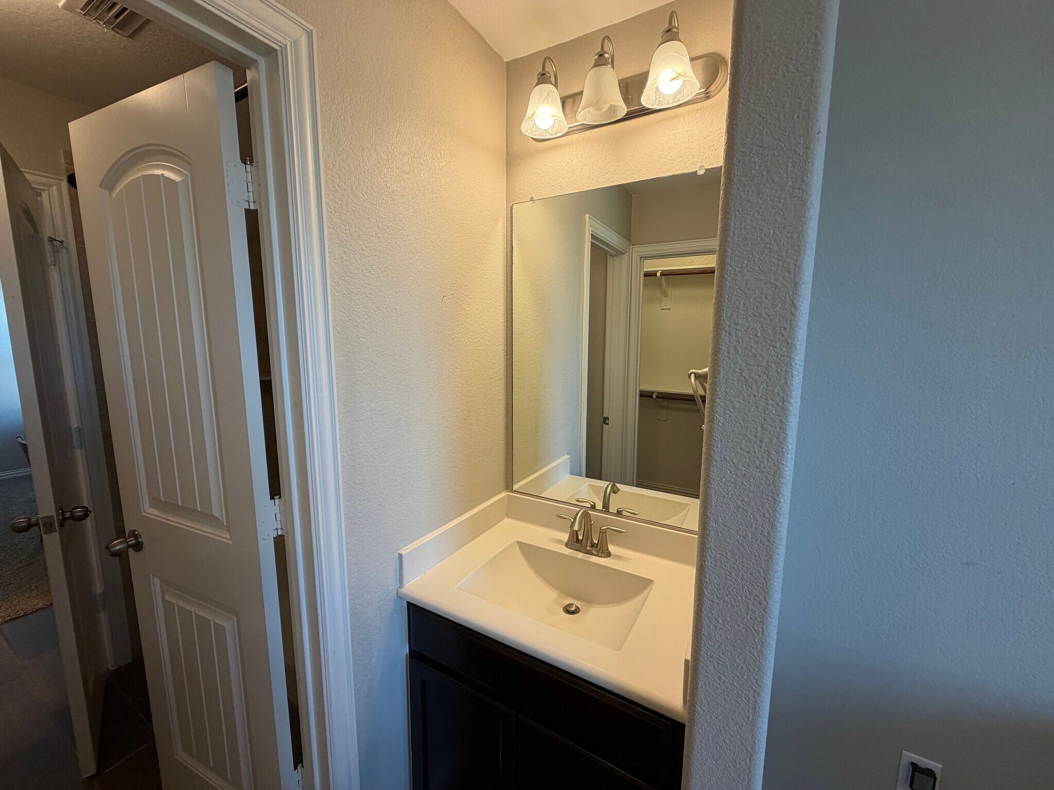Building Photo - Room in House on Zanna Grace Way