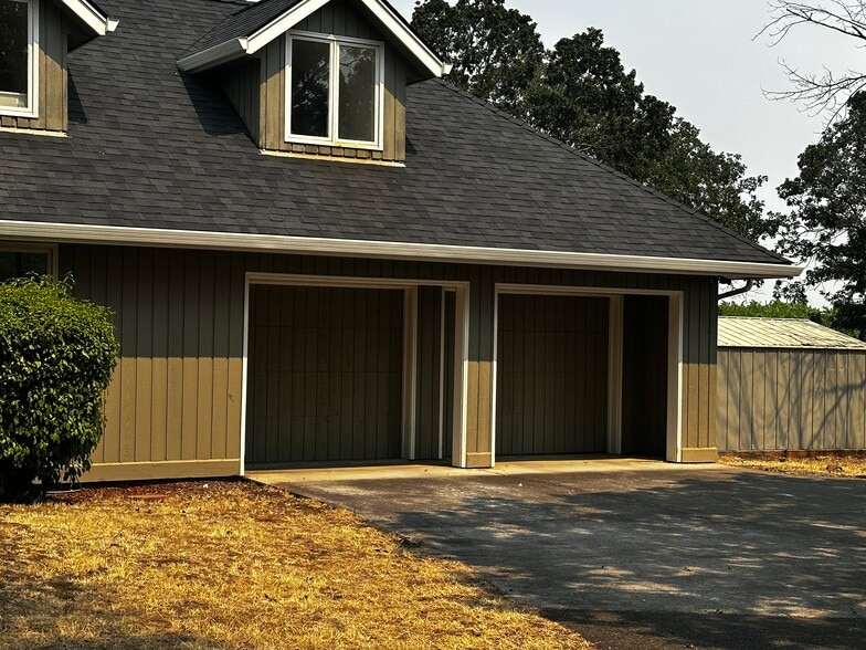 Building Photo - 4770 S Stage Rd