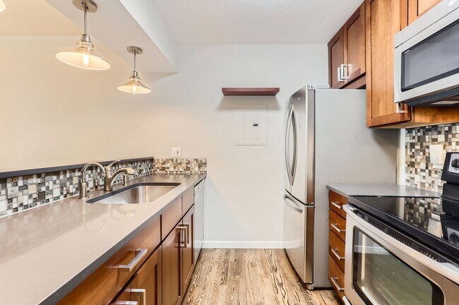 Building Photo - AMAZING LOCATION 2 Bed 2 Bath Condo In The Heart of Downtown Boulder