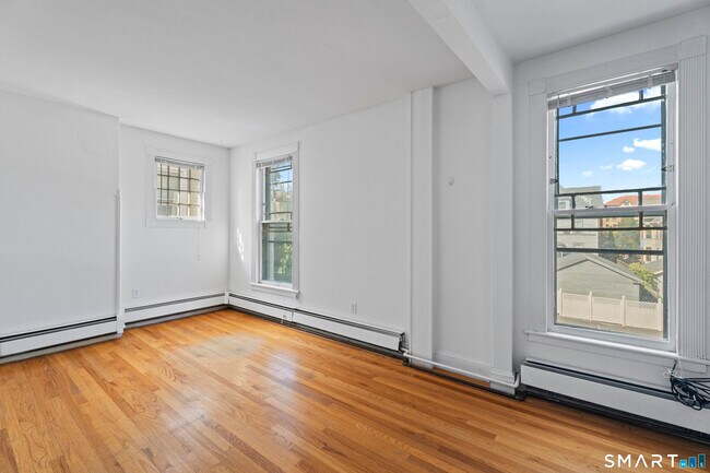 Building Photo - 251 Lawrence St