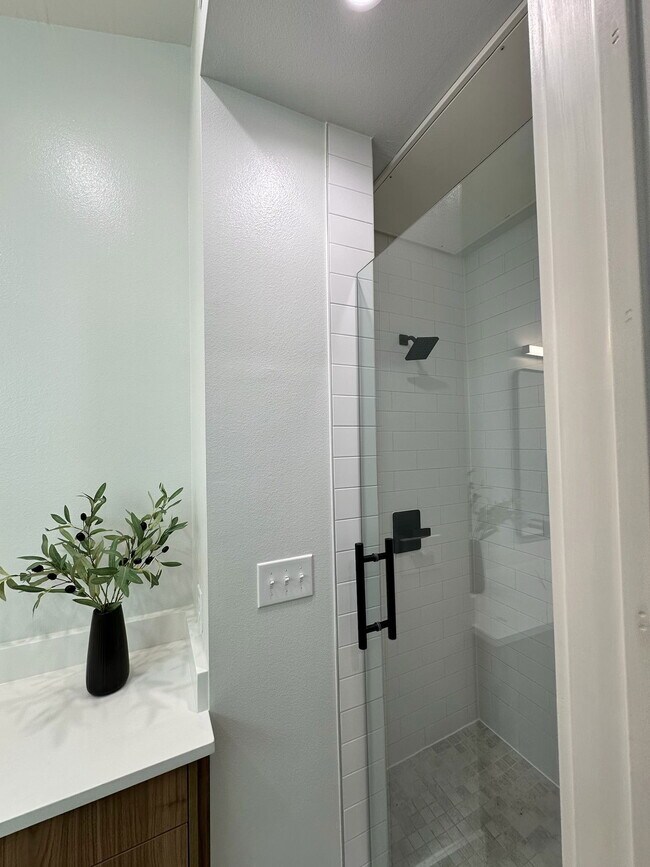 Building Photo - 2702 N Carroll Ave