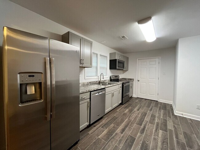 Building Photo - Newly Remodeled 3BD, 2BA Raleigh Home with Fenced Yard in Prime Location Near Downtown Raleigh, N...