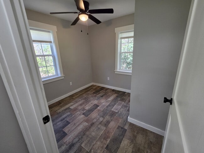 Building Photo - 803 Marve St