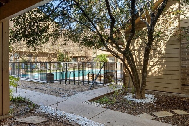 Building Photo - 5608 Cougar Dr