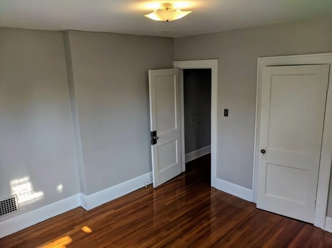 Building Photo - 223 E Maynard Ave