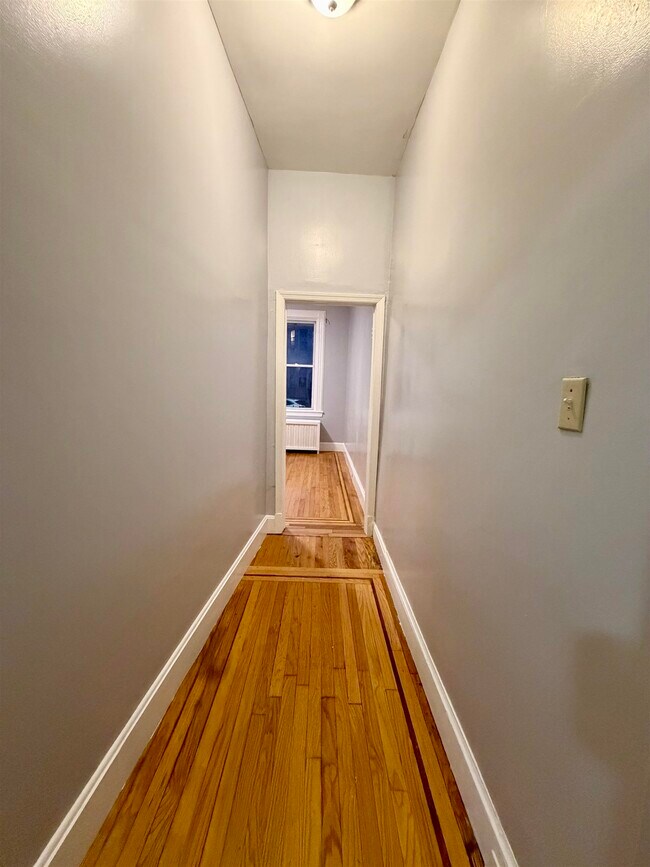 Building Photo - 206 Hancock Ave