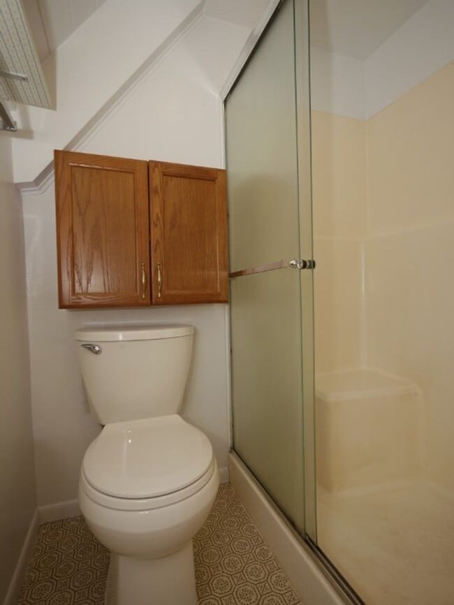 Building Photo - 16870 Alpine Dr