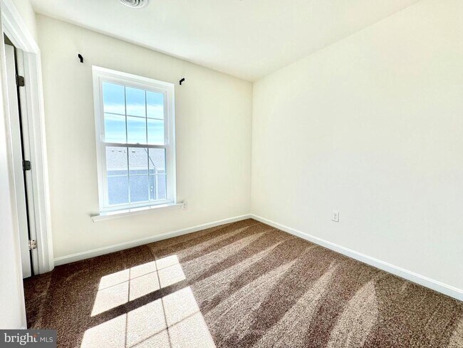 Building Photo - 76 Filbert Dr
