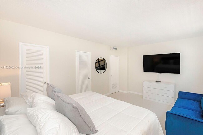 Building Photo - 10185 Collins Ave