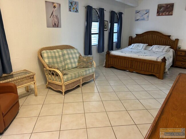 Building Photo - 1342 Harbor Island Dr