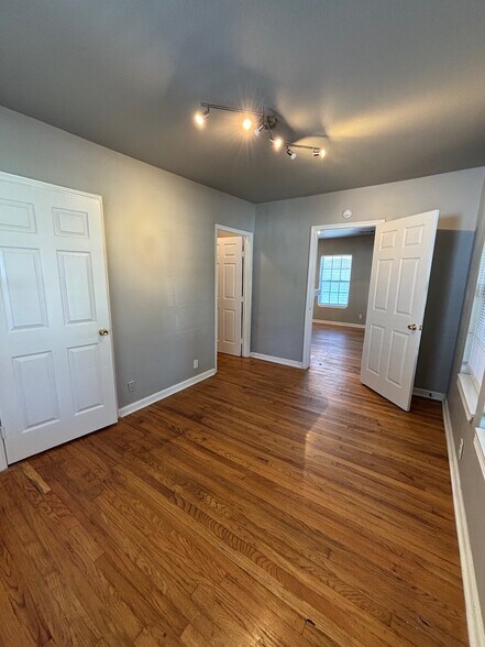 Building Photo - 1134 S Xanthus Ave
