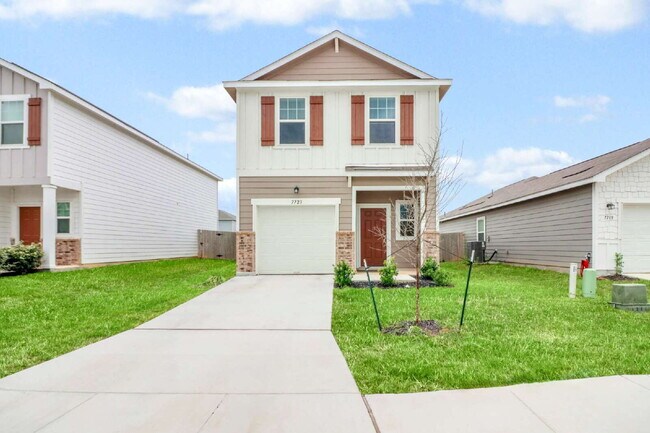 Building Photo - "Charming 3-Bedroom Retreat with 2.5 Baths with Unbelievable Neighborhood Amenities!"