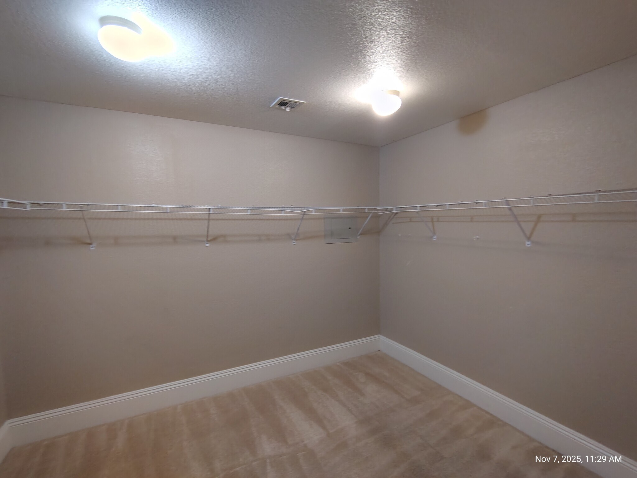 Building Photo - 9160 Valley Spring Ct