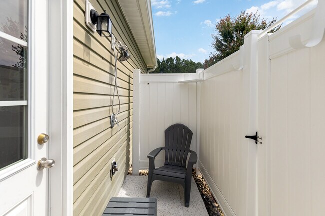 Building Photo - 231 Belclare Way