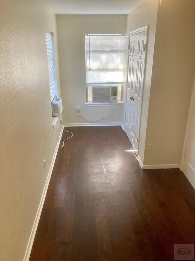 Building Photo - 4908 Ave Q 1/2