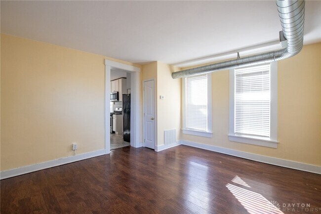 Building Photo - 243 Oak St