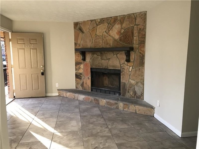 Building Photo - 150 Forest Pl