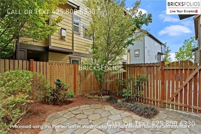 Building Photo - 11316 8th Ave NE