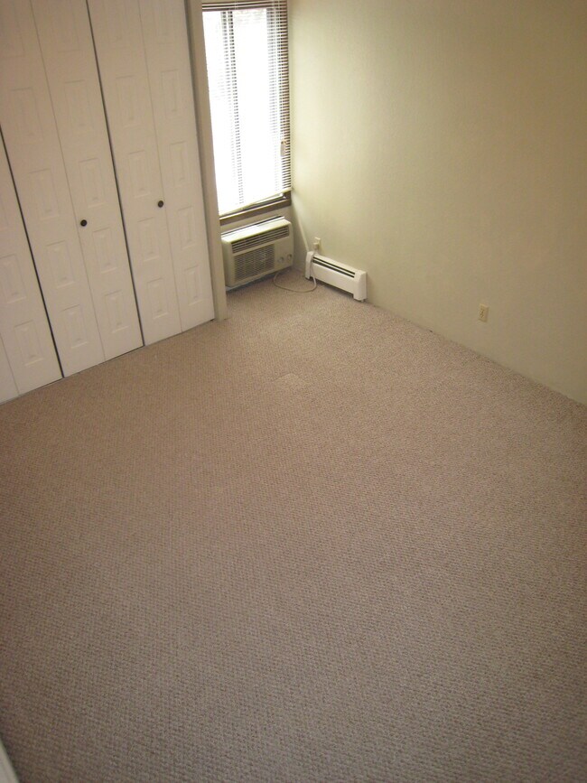 Building Photo - 209 Royal Ct