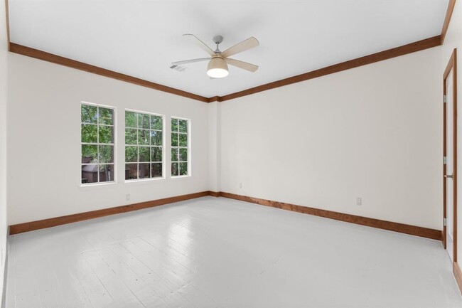 Building Photo - 106 N Floral Leaf Cir