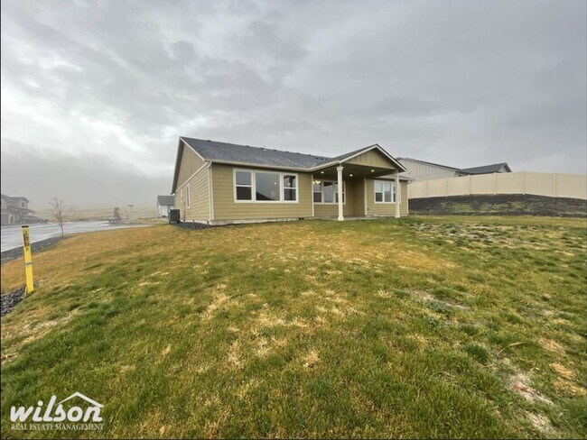 Building Photo - Upcoming 4-Bedroom Gem with Modern Charm and 2 Bath House for Rent!