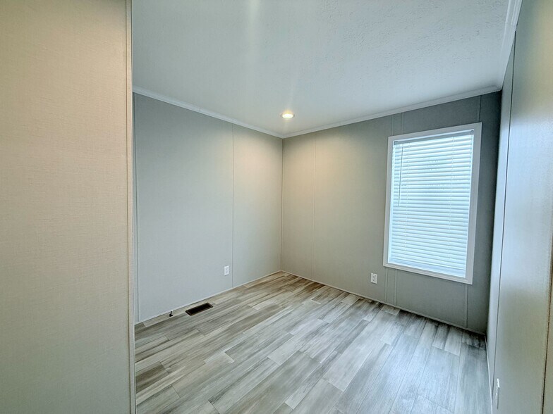 Building Photo - 52962 N Yorktown Ct