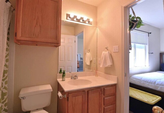 Building Photo - 14720 Montoro Dr