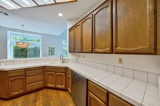 Building Photo - Updated 3 Bedroom Home with 3-Car Garage i...