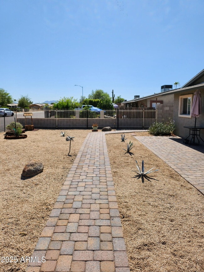 Building Photo - 2507 E Campo Bello Dr