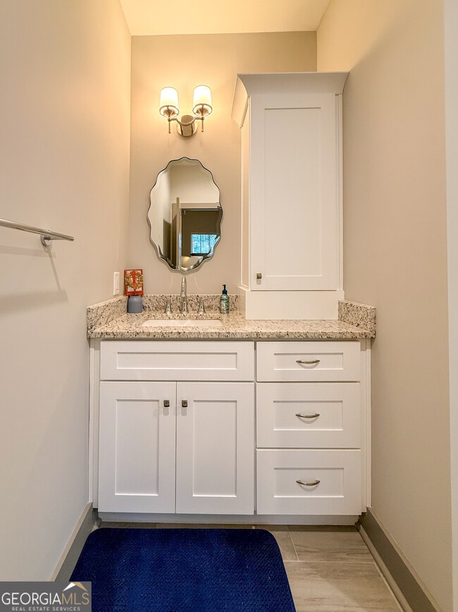 Building Photo - 270 Townview Dr