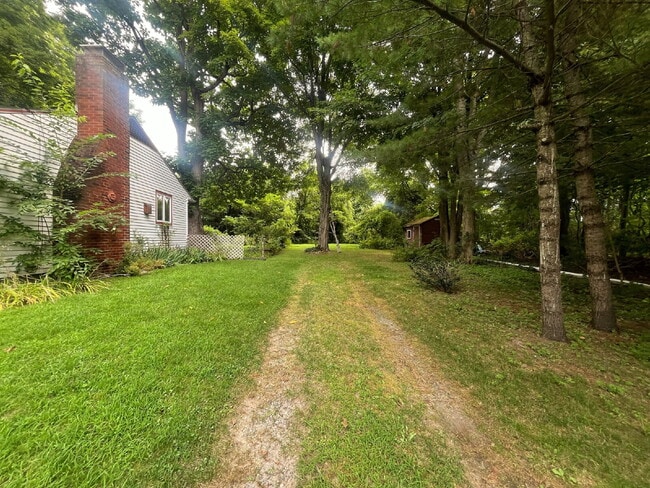 Building Photo - Charming Single Family 2 Bed/1 Bath in Groton!