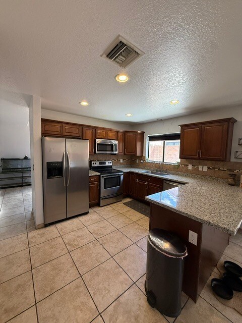 Building Photo - FOR RENT