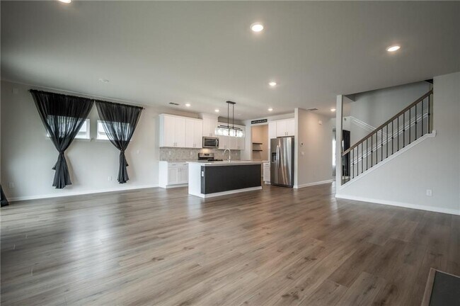 Building Photo - 13 Westerly Sta