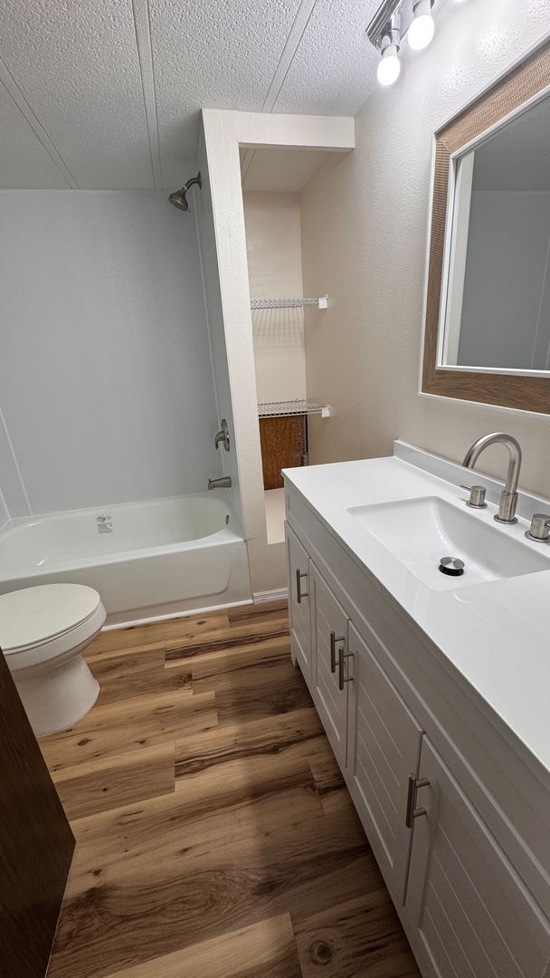 Building Photo - The Shire Mobile Home NE Palm Bay FOR RENT!