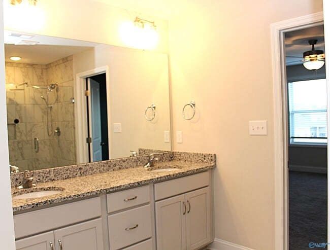 Building Photo - 114 Bella May Ln