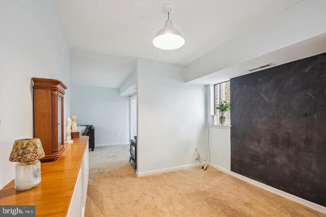 Building Photo - 21 Silverwood Cir