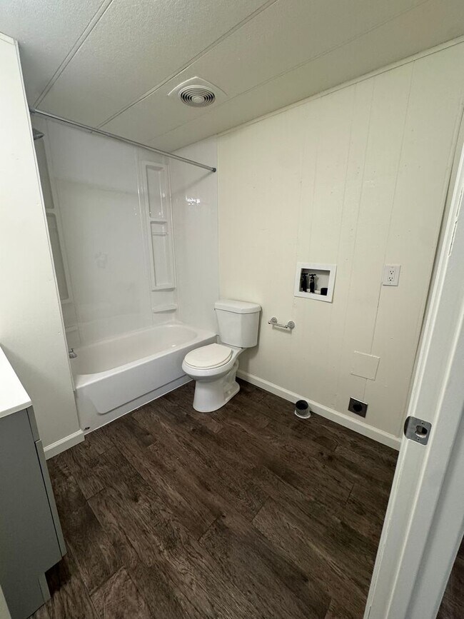 Building Photo - 2 BEDROOM 1 BATH MOBILE HOME FOR RENT