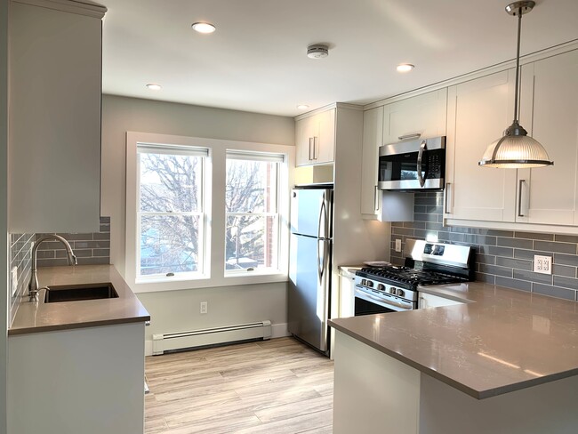 Building Photo - 99-07 Ascan Ave