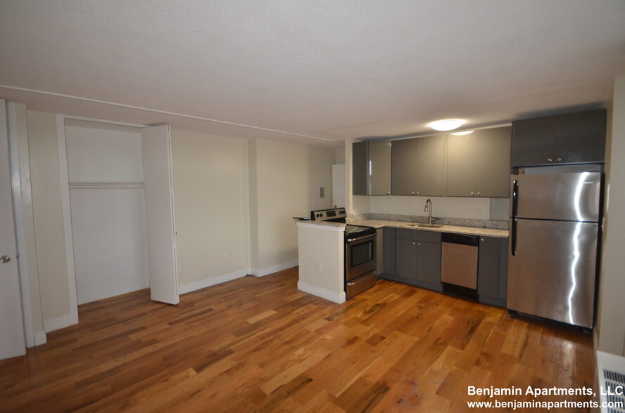 Building Photo - 121 Trapelo Rd