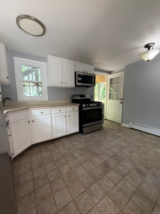 Building Photo - 15 Mellow Ct