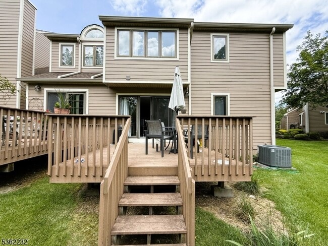 Building Photo - 17 Gabriel Dr