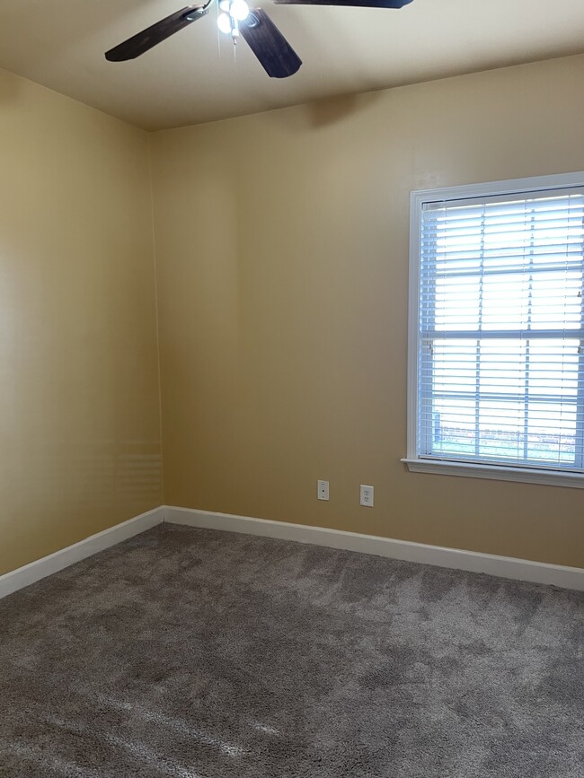 Building Photo - 364 Split Rail Dr