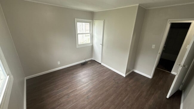 Building Photo - Single family