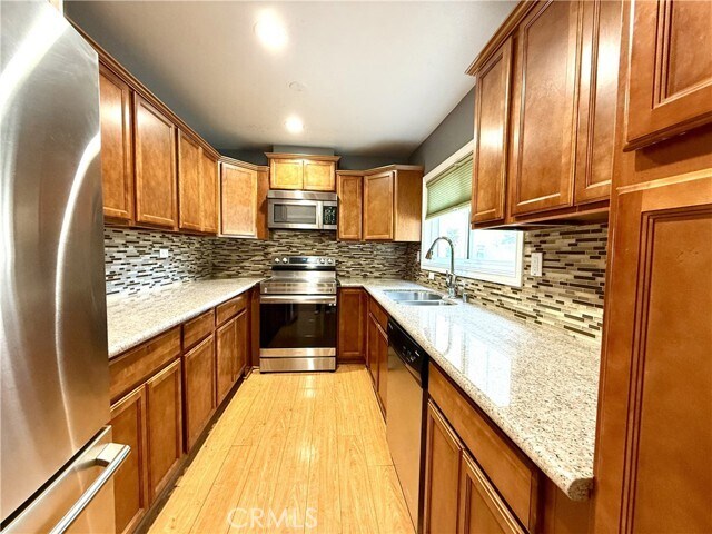 Building Photo - 7320 Lennox Ave