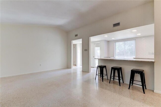 Building Photo - 1126 Woodcrest Ave
