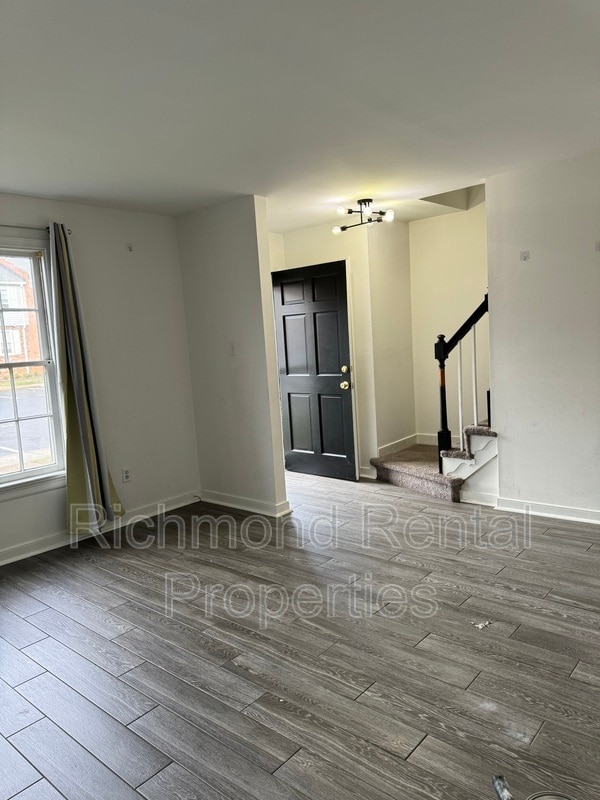 Building Photo - 2241 Kingsbrook Dr